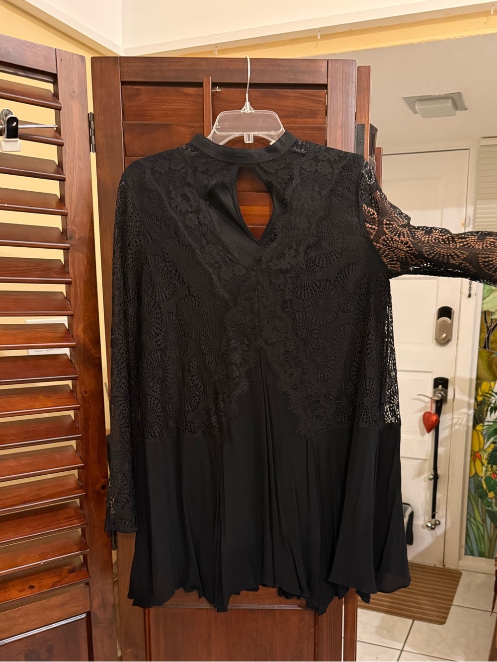 entro Black Lace Yoke Long Sleeve Flowy Tunic Top